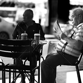 What is the story today? by Che Abu Bakar Che Said - Black & White Portraits & People