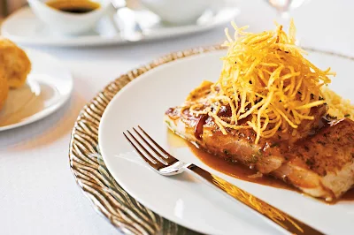 Experience fine dining and a variety of exquisite dishes at Amphora Restaurant aboard Wind Star.