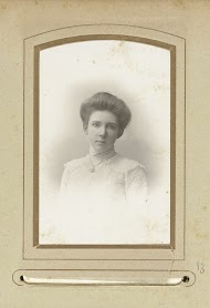 Portret van een jonge vrouw