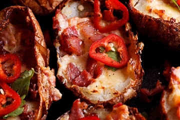 Cheesy jalapeño popper potato skins