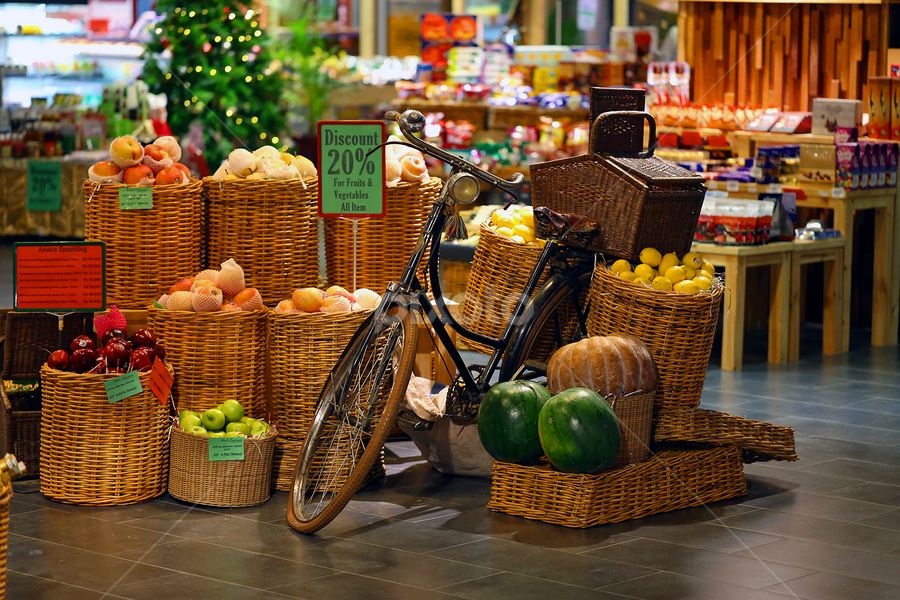 by J W - City,  Street & Park Markets & Shops