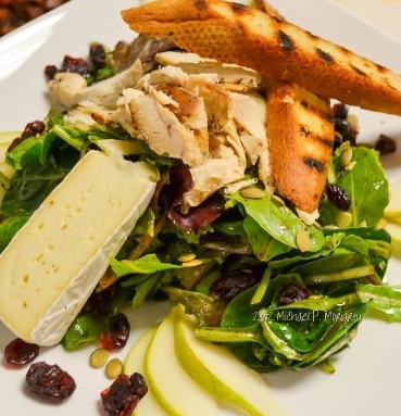 Organic Mixed Green Salad with French Baguette