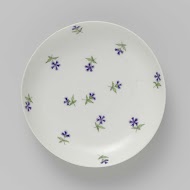 Schotel, beschilderd met korenbloemen