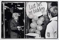 Bezoekster van Evangelisatiecongres geeft folder over homofilie terug aan leden van het COC