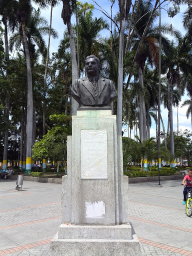Monumento Dr. Hernando Navia Varón 