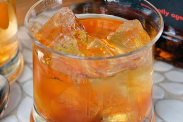 Smooth &amp; Citrusy Winter Cocktail: Orange Old-Fashioned