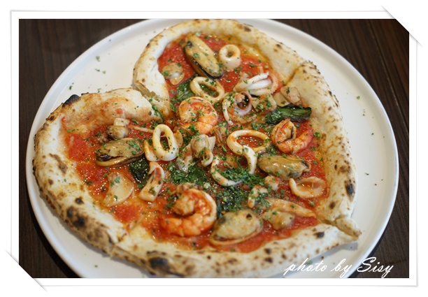 帕希諾 窯烤披蕯 拿坡里 專賣店 PASSIONE ~ Pizza Napoletana 心型披蕯 手工披蕯 ~ 台北東區美食 ~ 明曜百貨週邊美食 ~ 捷運站週邊美食