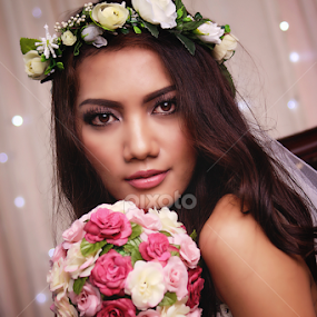 Girl & flower by Ramy Moeharam - People Portraits of Women