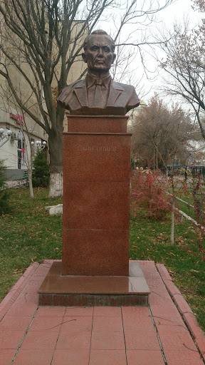 Памятник Гани Иляеву