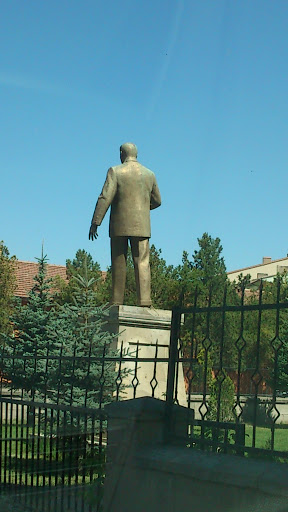 Hükümet Binası Atatürk Heykeli