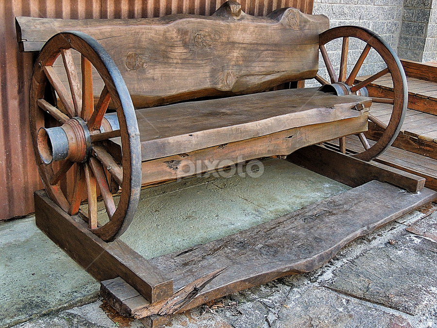 by Edson Leguth - Artistic Objects Furniture