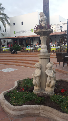 Plaza de Bahia Feliz