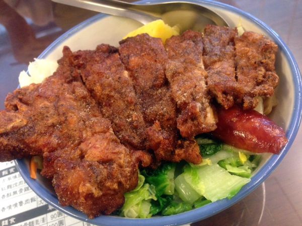 京棧: 比手掌還大的古早味排骨飯