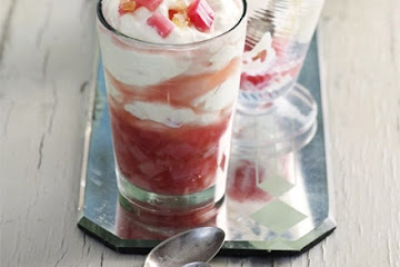 Rhubarb & ginger syllabub