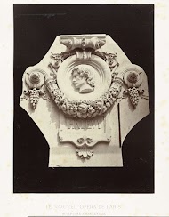 Een reliëf met afgebeeld Halevy Fromental met daaronder een fruitkrans.