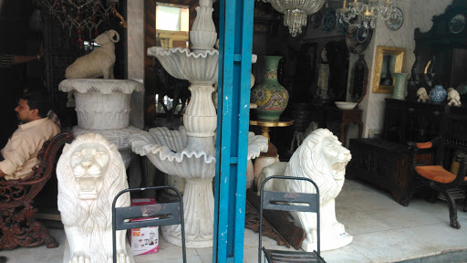 Antique Statue Shop 