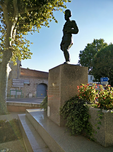 Statue Du Commandant Paul Demarne