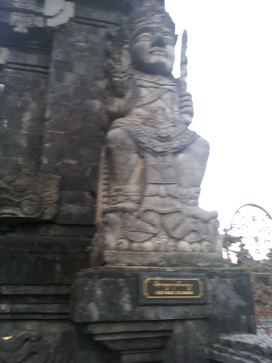 I Ratu Made Jelawung Statue