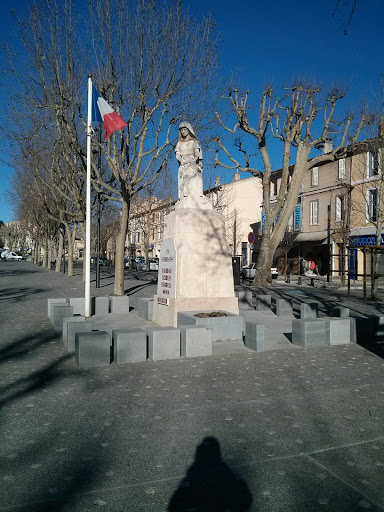 Monument Aux Héros