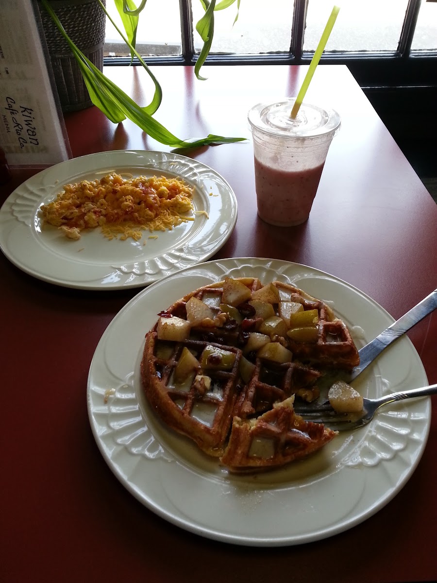 Cranberry pear waffle, scrambled eggs with tomatoes and cheese and a raspberry apple smoothie. Yum!