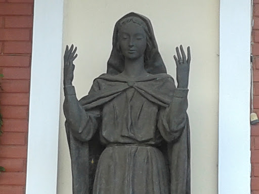 Estatua Santa María