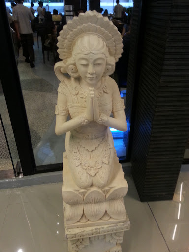 Bebekk Tepi Sawah Girl Statue