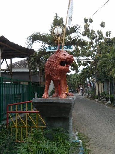 Ongis Statue