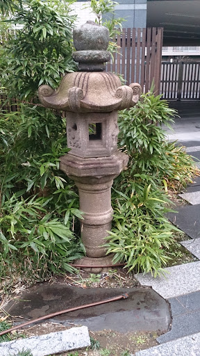 市谷薬王寺-石灯籠