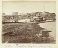 Gebouwen aan de kust van Aden in Jemen