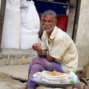 Long Waiting for Customers by Suaib Akhter - People Street & Candids