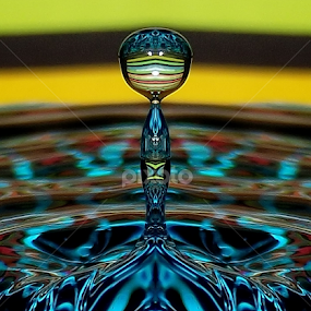 by John Geddes - Abstract Water Drops & Splashes