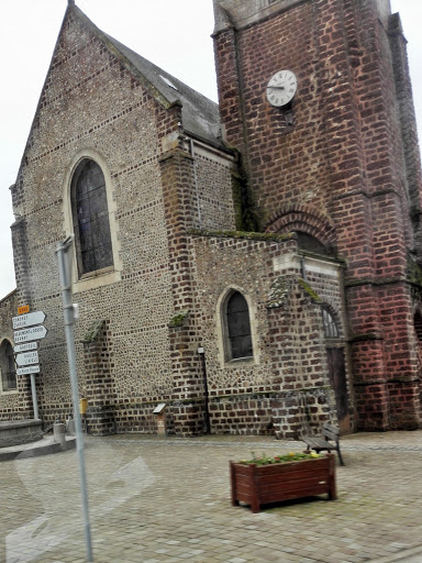 Neuve-Lyre, Église