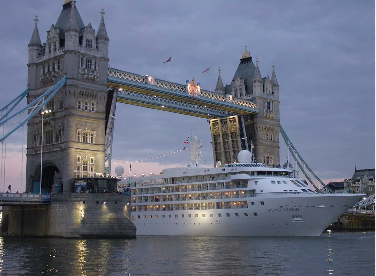 Silver_Cloud_Tower_Bridge - Silver Cloud passes under London's Tower Bridge at dusk.
