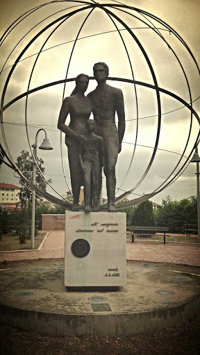 Vasto - Monumento Agli Emigranti Abruzzesi