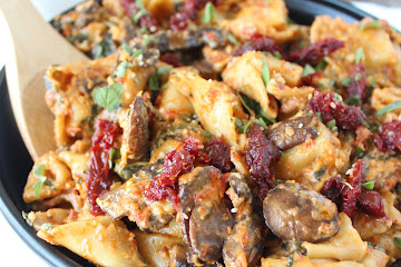 One Pot Vegetarian Pesto Tortellini
