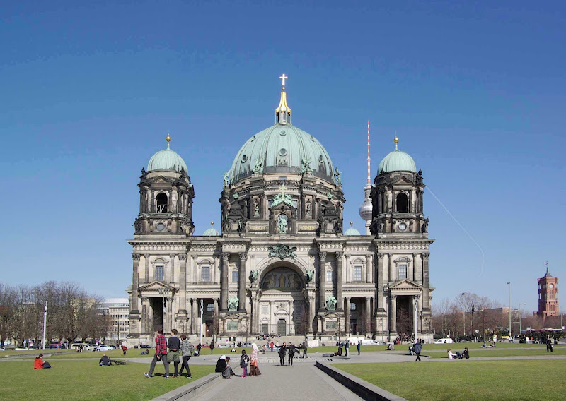 Berlin Cathedral is located on Museum Island in the Mitte borough of Berlin, Germany.