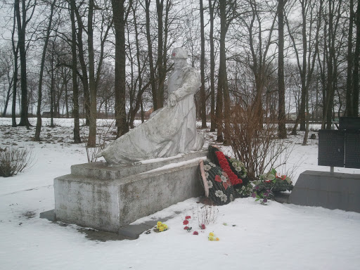 Скульптура в честь погибших в ВОВ