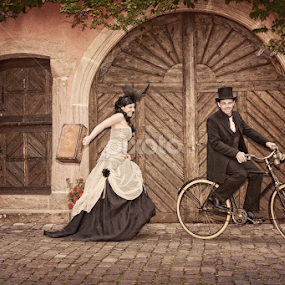 by Fraise Des Bois - Wedding Bride & Groom