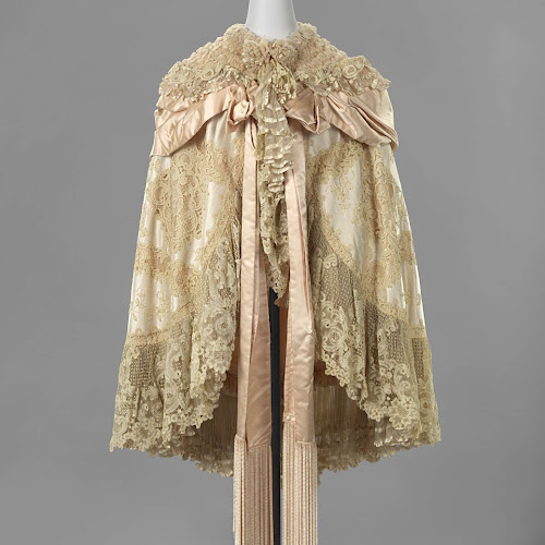 Sortie shoulder cape of machine-made lace, C. Worth, c. 1890 - c. 1900 ...
