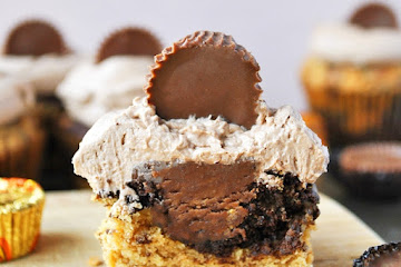 Marbled Reese’s Peanut Butter Cupcakes