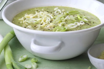 Courgette, potato & cheddar soup
