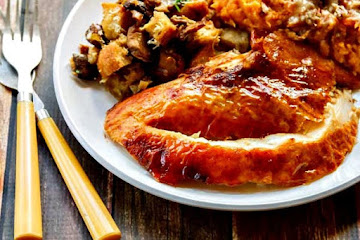 Easy Juicy Roasted Turkey with Crispy Skin