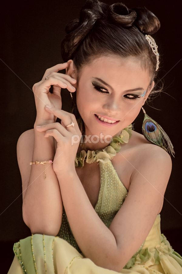 Candid on Model by Christian Lukman - People Portraits of Women