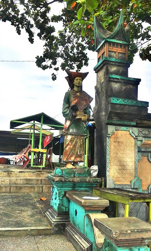 Woman in Minang Dress Statue
