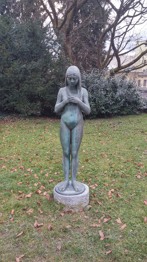Altersheim Statue
