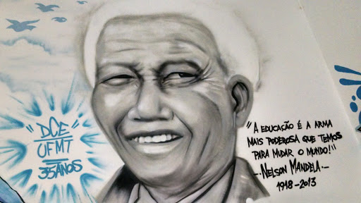 Memorial Em Grafite De Nelson Mandela