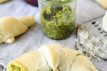 Pesto, Roasted Red Pepper, and Cheese Crescent Rolls