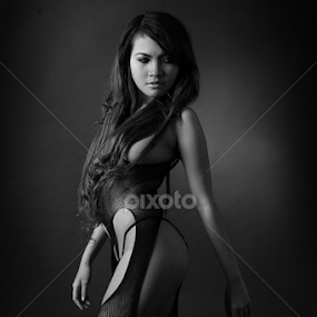 by Maynard Caryabudi - Black & White Portraits & People