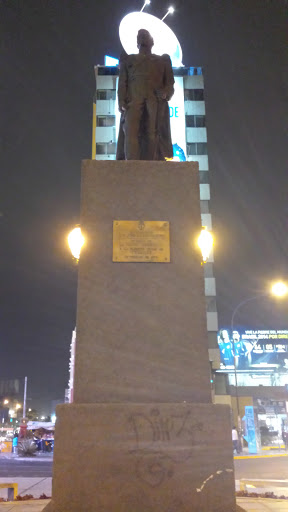 Estatua De Don José De San Martín