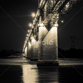 D.Luís I Bridge by Luís Perdigão - Black & White Buildings & Architecture
